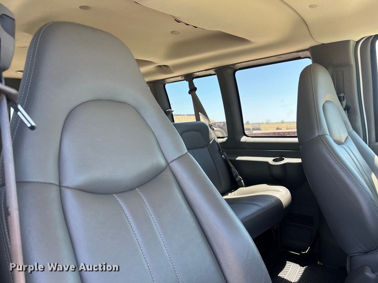 image for item LU9895 2008 Chevrolet Express 1500 van