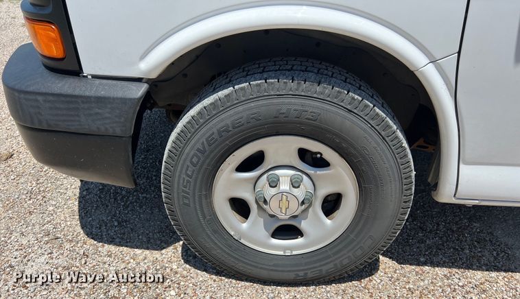 image for item LU9895 2008 Chevrolet Express 1500 van