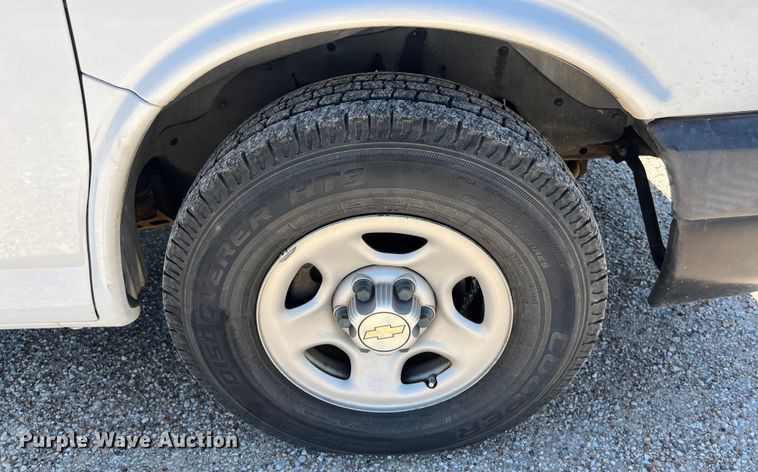 image for item LU9895 2008 Chevrolet Express 1500 van