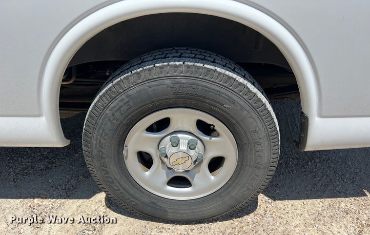 image for item LU9895 2008 Chevrolet Express 1500 van