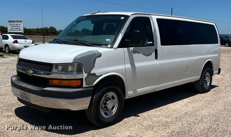 image for item LU9896 2010 Chevrolet  Express 3500 van