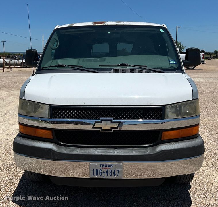 image for item LU9896 2010 Chevrolet  Express 3500 van
