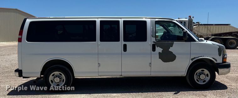 image for item LU9896 2010 Chevrolet  Express 3500 van