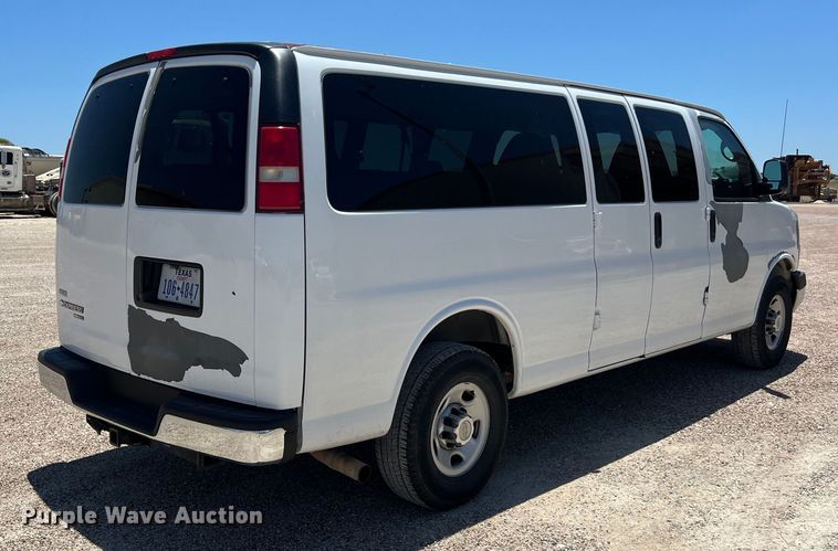 image for item LU9896 2010 Chevrolet  Express 3500 van