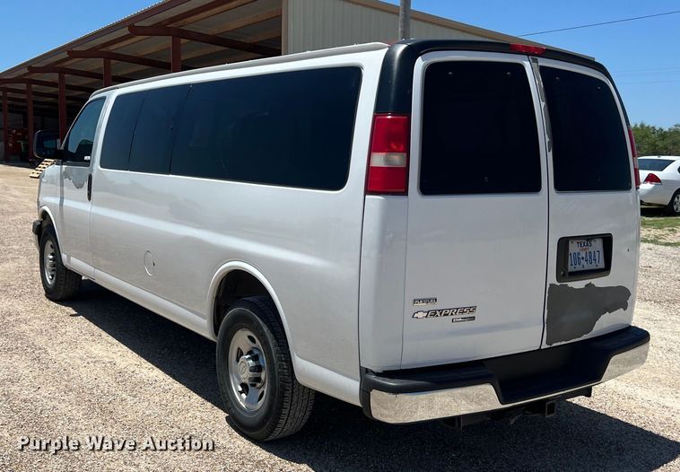 image for item LU9896 2010 Chevrolet  Express 3500 van