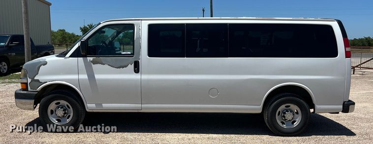 image for item LU9896 2010 Chevrolet  Express 3500 van