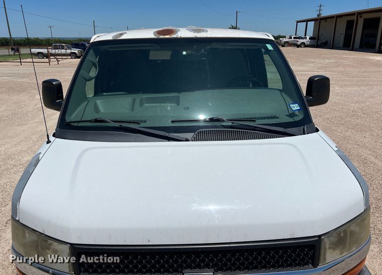 image for item LU9896 2010 Chevrolet  Express 3500 van