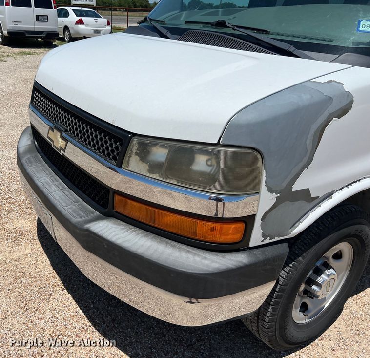 image for item LU9896 2010 Chevrolet  Express 3500 van