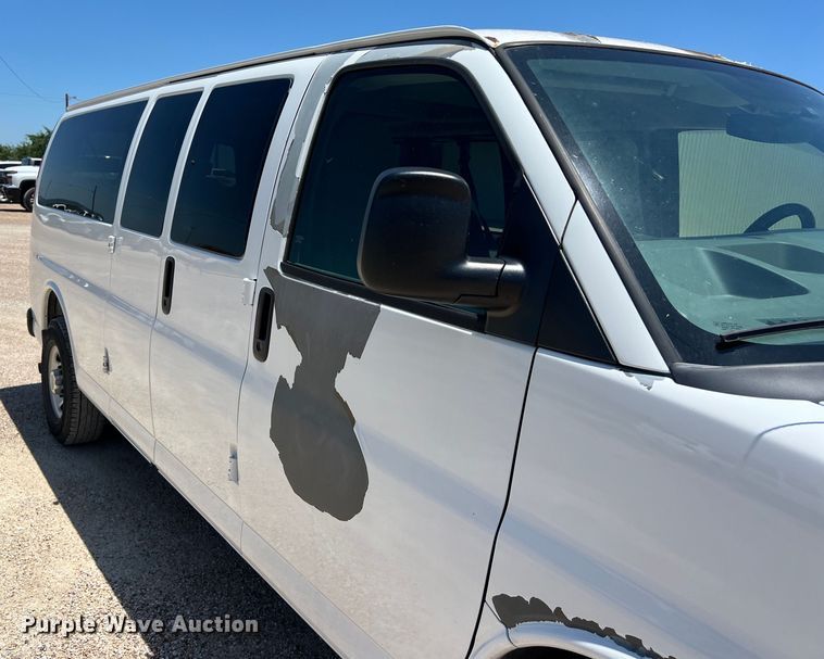 image for item LU9896 2010 Chevrolet  Express 3500 van
