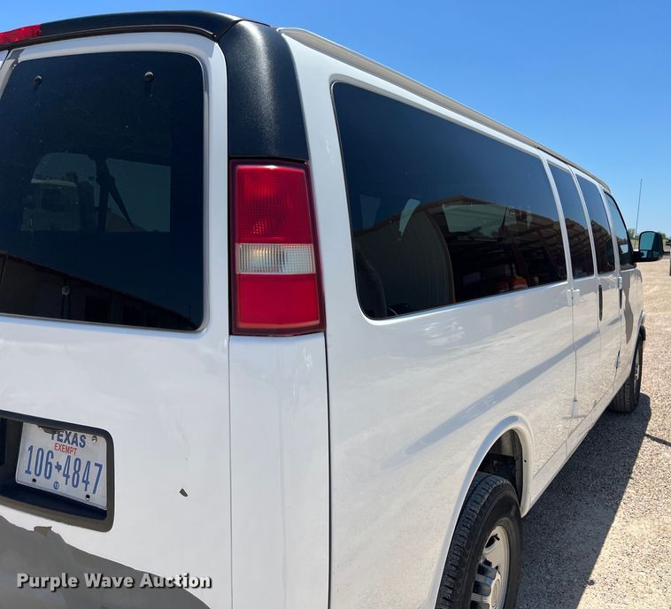 image for item LU9896 2010 Chevrolet  Express 3500 van