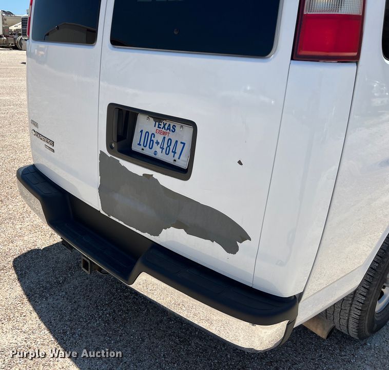 image for item LU9896 2010 Chevrolet  Express 3500 van