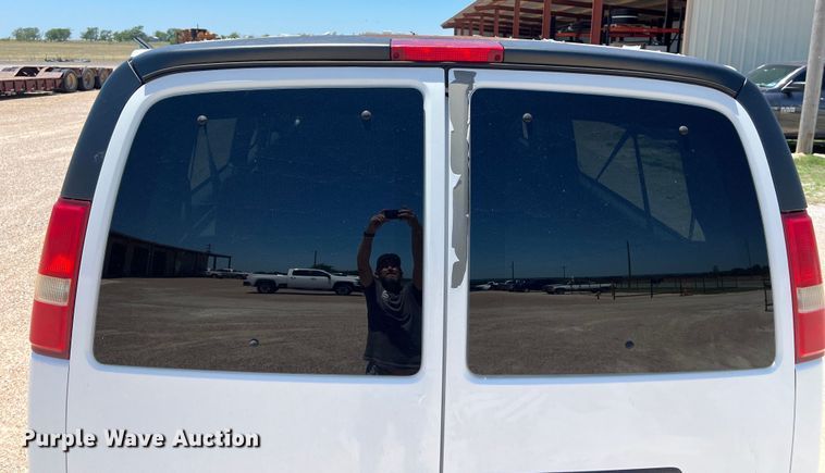 image for item LU9896 2010 Chevrolet  Express 3500 van