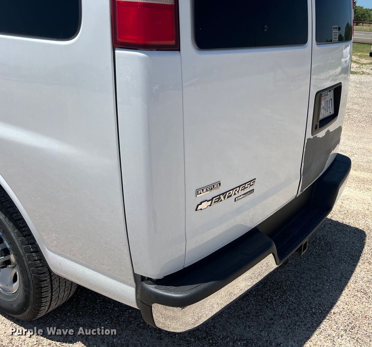 image for item LU9896 2010 Chevrolet  Express 3500 van