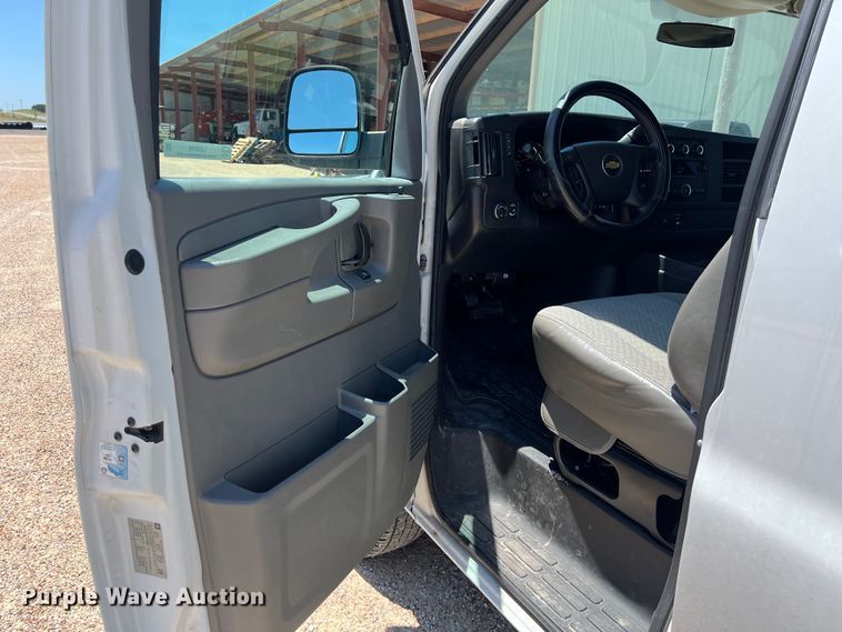 image for item LU9896 2010 Chevrolet  Express 3500 van