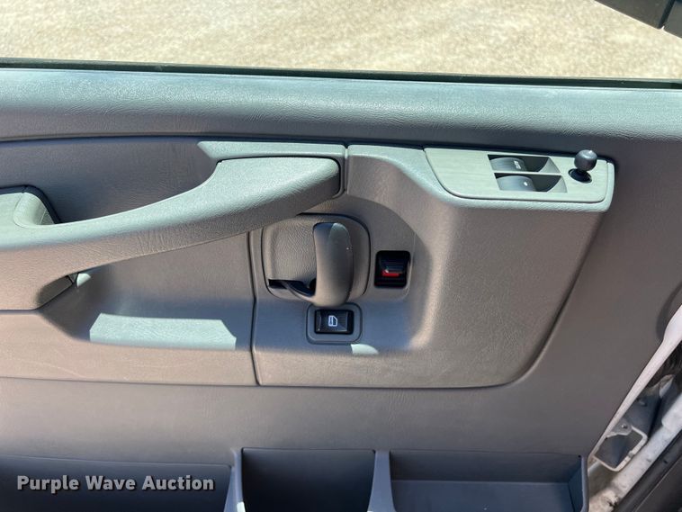 image for item LU9896 2010 Chevrolet  Express 3500 van