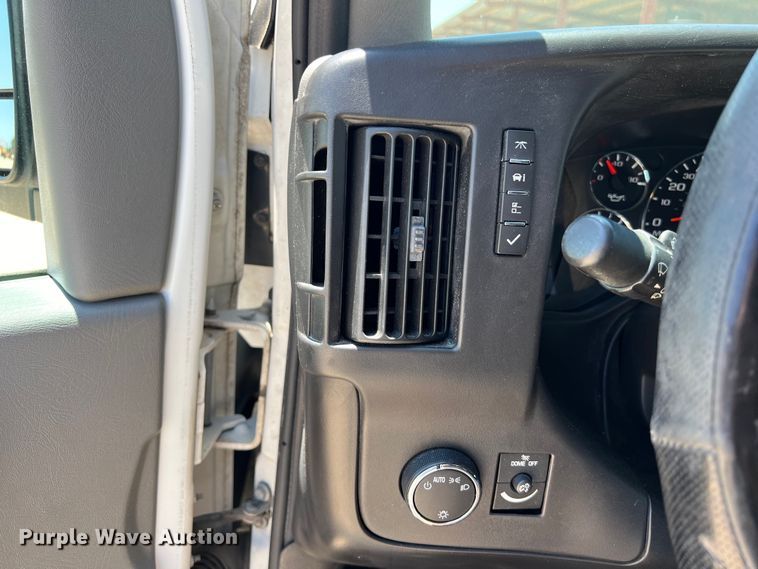 image for item LU9896 2010 Chevrolet  Express 3500 van