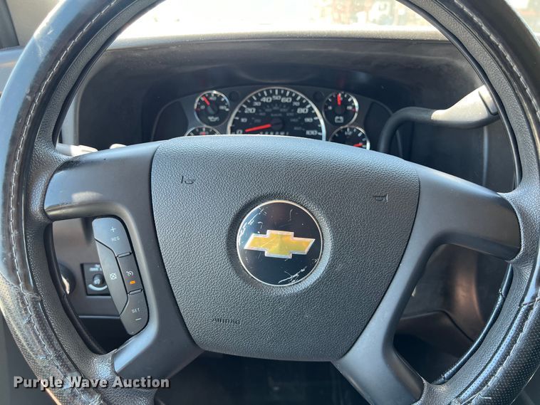 image for item LU9896 2010 Chevrolet  Express 3500 van
