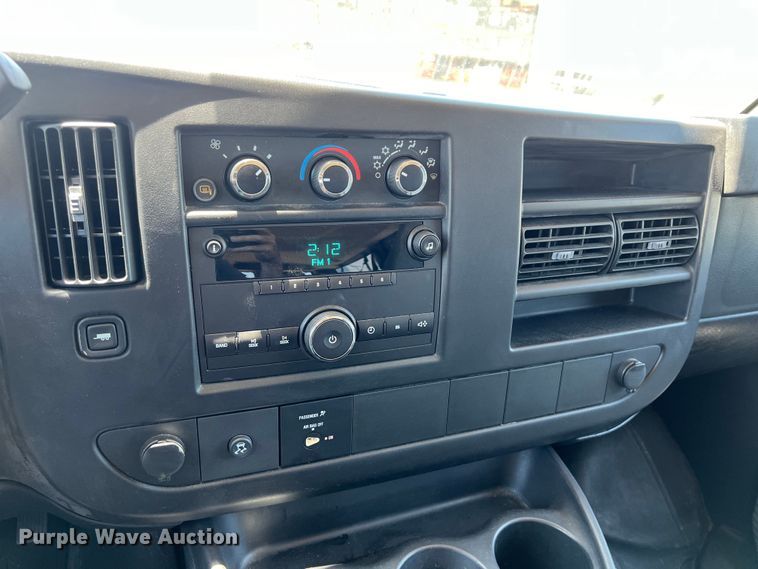 image for item LU9896 2010 Chevrolet  Express 3500 van