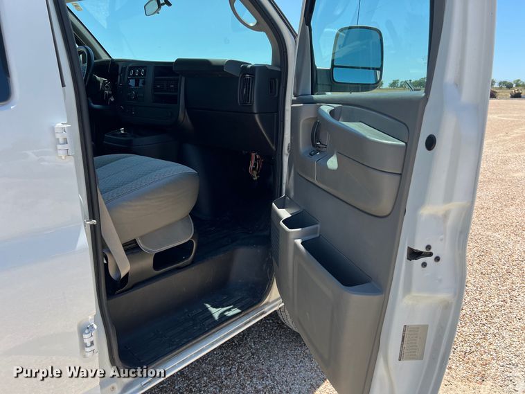 image for item LU9896 2010 Chevrolet  Express 3500 van