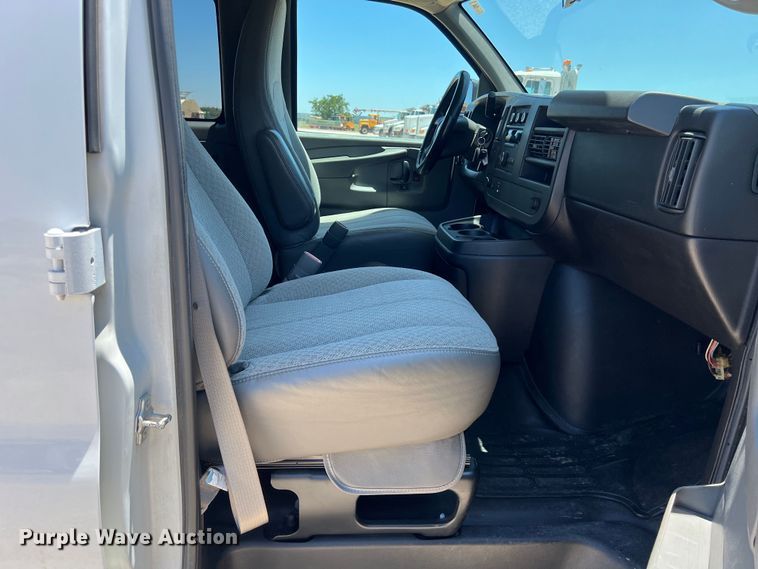 image for item LU9896 2010 Chevrolet  Express 3500 van