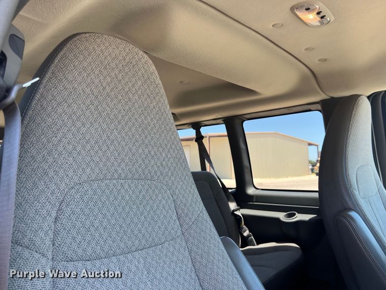 image for item LU9896 2010 Chevrolet  Express 3500 van