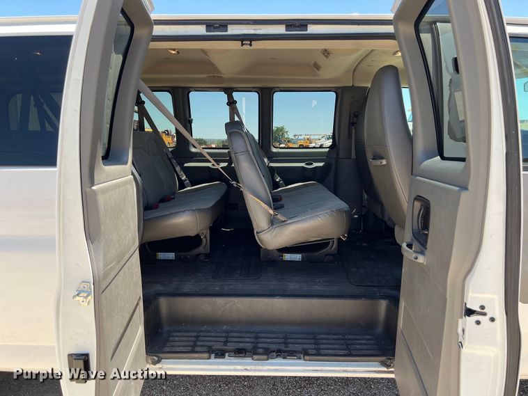 image for item LU9896 2010 Chevrolet  Express 3500 van