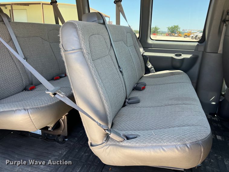 image for item LU9896 2010 Chevrolet  Express 3500 van