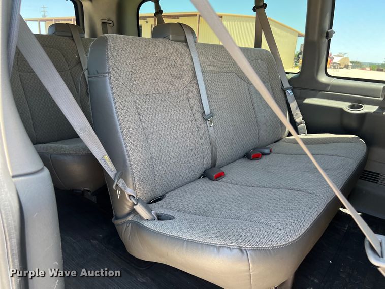 image for item LU9896 2010 Chevrolet  Express 3500 van