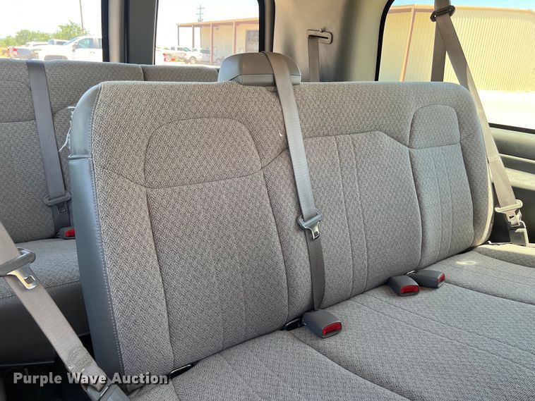 image for item LU9896 2010 Chevrolet  Express 3500 van