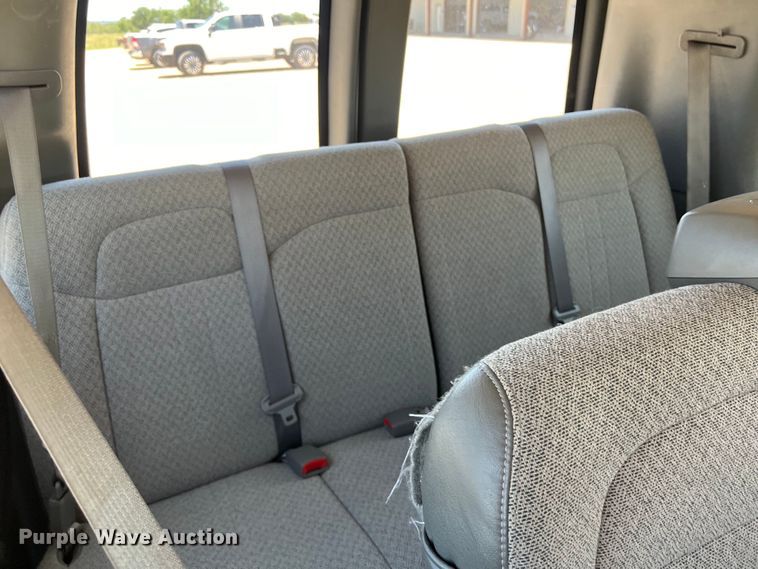 image for item LU9896 2010 Chevrolet  Express 3500 van