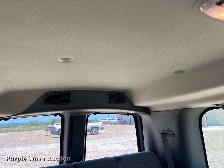 image for item LU9896 2010 Chevrolet  Express 3500 van