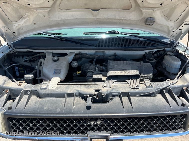 image for item LU9896 2010 Chevrolet  Express 3500 van