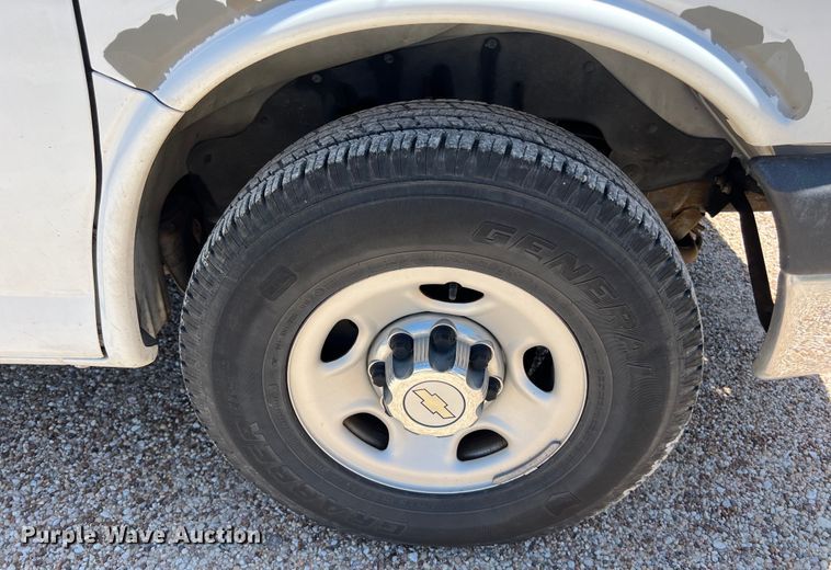 image for item LU9896 2010 Chevrolet  Express 3500 van