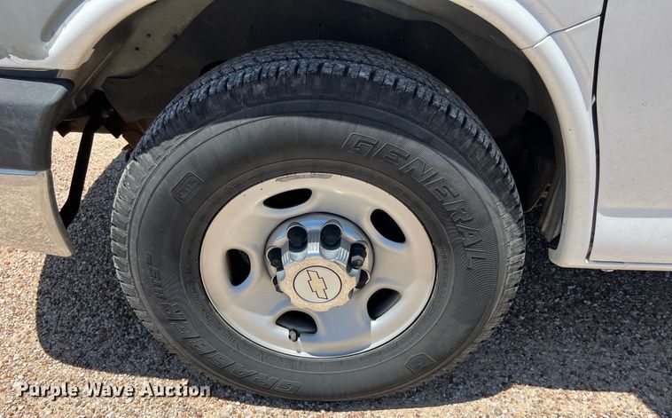 image for item LU9896 2010 Chevrolet  Express 3500 van