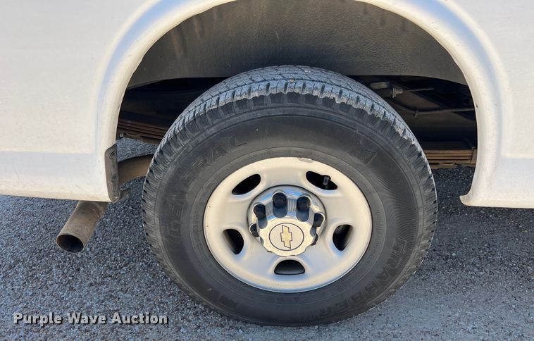 image for item LU9896 2010 Chevrolet  Express 3500 van