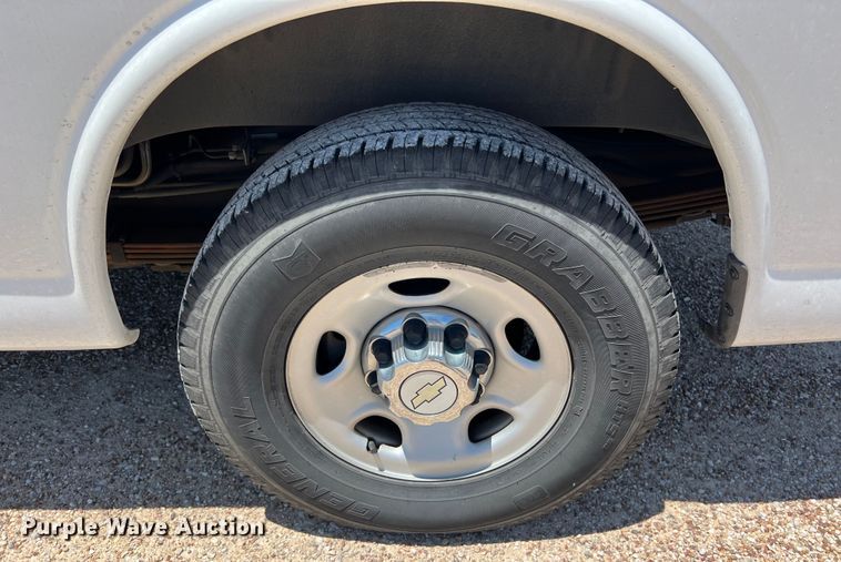 image for item LU9896 2010 Chevrolet  Express 3500 van