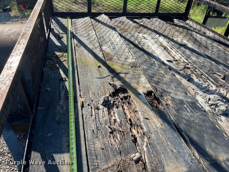 image for item LU9899 2010 C&M utility trailer