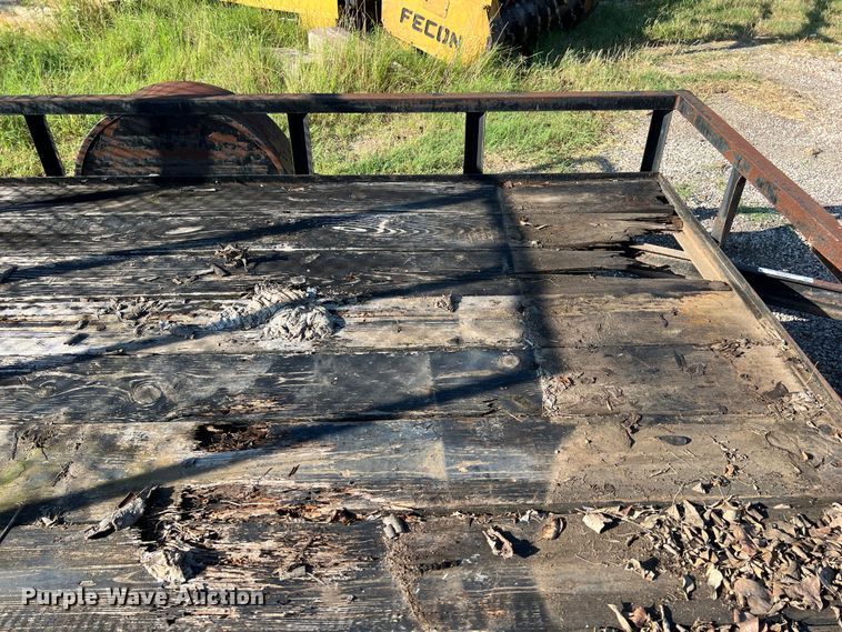 image for item LU9899 2010 C&M utility trailer