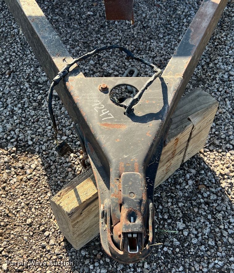 image for item LU9899 2010 C&M utility trailer