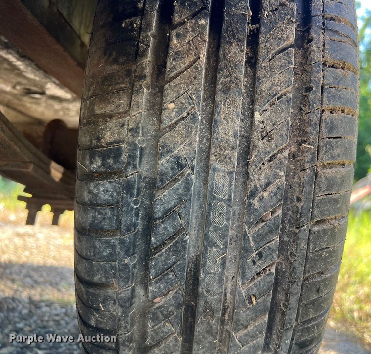 image for item LU9899 2010 C&M utility trailer