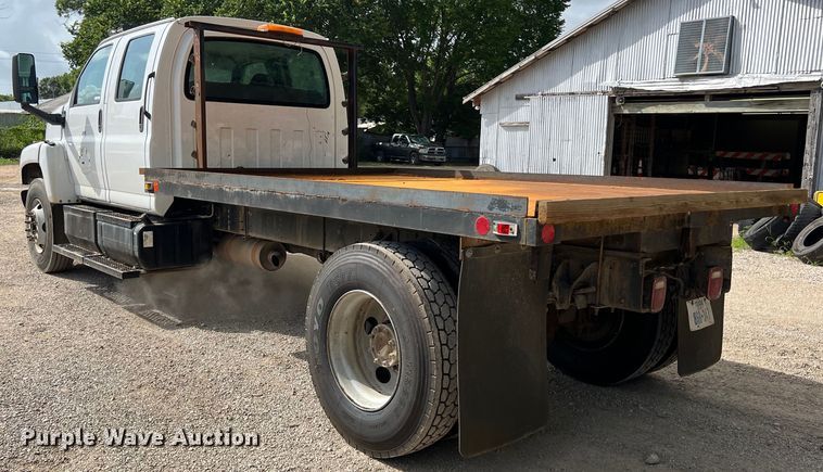 image for item LU9950 2004 GMC C8500 flatbed truck