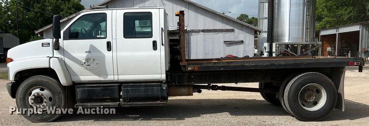 image for item LU9950 2004 GMC C8500 flatbed truck