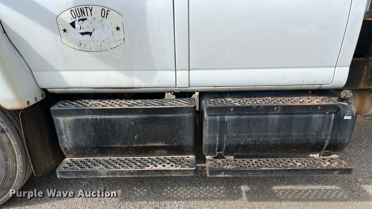 image for item LU9950 2004 GMC C8500 flatbed truck