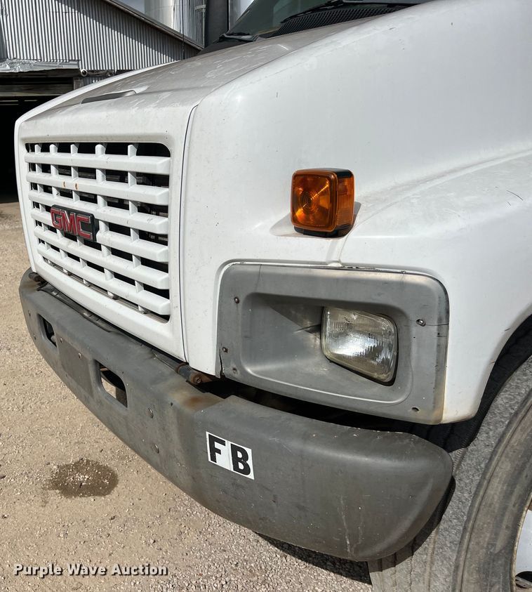 image for item LU9950 2004 GMC C8500 flatbed truck