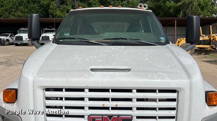 image for item LU9950 2004 GMC C8500 flatbed truck