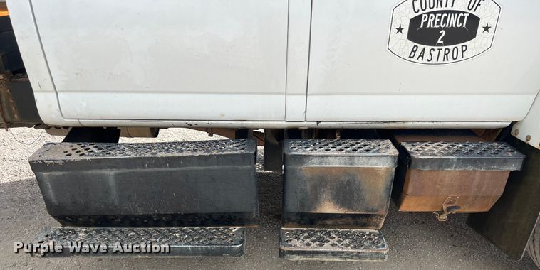 image for item LU9950 2004 GMC C8500 flatbed truck