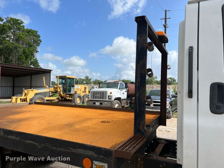 image for item LU9950 2004 GMC C8500 flatbed truck