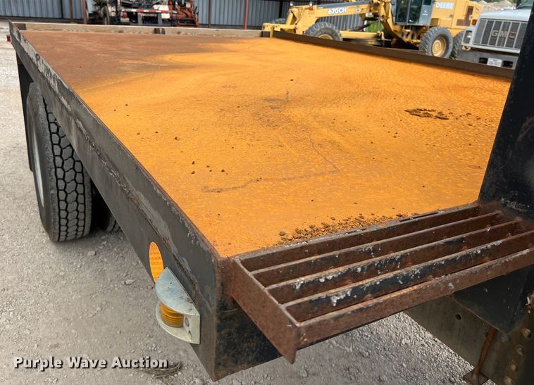 image for item LU9950 2004 GMC C8500 flatbed truck