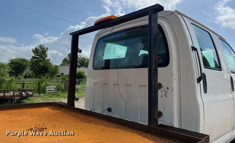 image for item LU9950 2004 GMC C8500 flatbed truck