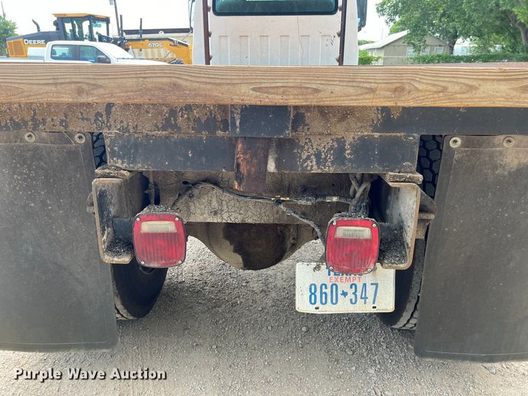 image for item LU9950 2004 GMC C8500 flatbed truck